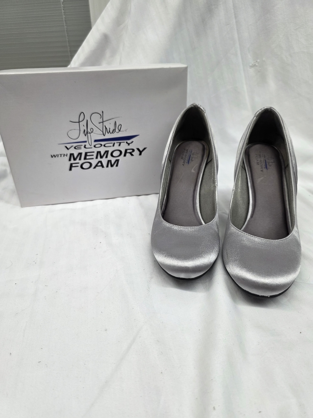 Life Stride Silver Satin Heel Pumps